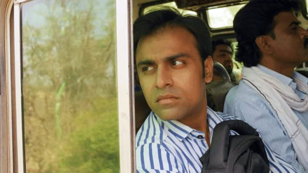 ‘পঞ্চায়েত’-এর মুখ্যচরিত্র অভিষেক ত্রিপাঠী ওরফে জিতেন্দ্র এক সাক্ষাৎকারে জানান, ওই গ্রামে কোথাও থাকার জায়গা ছিল না। সেহোর শহরেই তাঁরা সকলে থাকতেন।