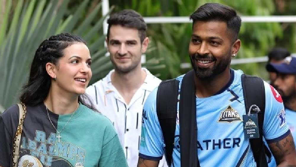 বিতর্কিত টক শো-র অন্ধকার দিন অতীত, আইপিএলের শৃঙ্গে জন্ম নতুন (অধি)নায়কের