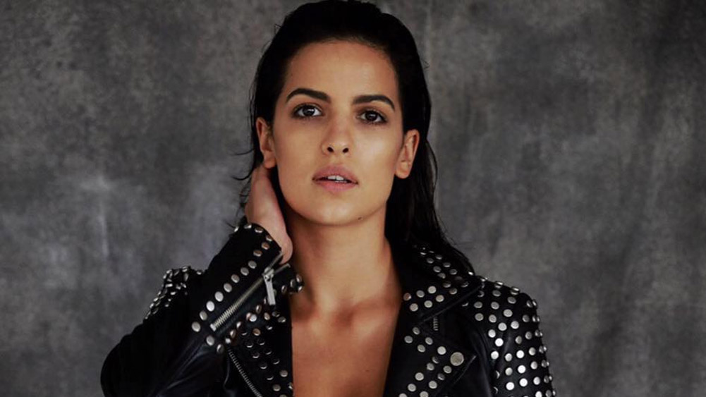 সার্বিয়ান মডেল তথা অভিনেত্রী নাতাশা স্ট্যানকোভিচকে তখন বেশ কয়েকটি হিন্দি ছবি এবং গানের ভিডিয়োতে দেখা গিয়েছে। রিয়্যালিটি শো ‘বিগ বস’-এও প্রতিযোগী হিসেবে দেখা গিয়েছে তাঁকে।