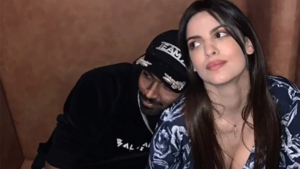 আস্তে আস্তে দেখাসাক্ষাৎ বাড়তে থাকল। অনেক পার্টিতেই দু’জনকে একসঙ্গে দেখেতে পাওয়া যেতে লাগল। হার্দিক-নাতাশার রসায়ন জমতে বেশি সময় নেয়নি।