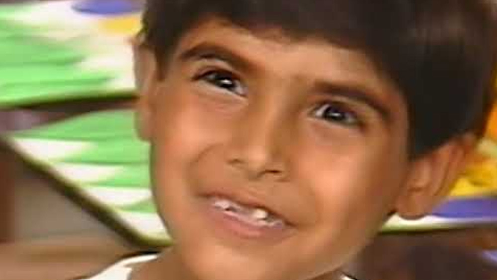 অভিনেতা সতীশ শাহের চোখে ওমকারের অভিনয় ক্ষমতা ধরা পড়ে। তিনি ‘ফিল্মি চক্কর’ নামে একটি টেলিভিশন ধারাবাহিকে শিশু অভিনেতার চরিত্রে অভিনয় করার সুযোগ দেন ওমকারকে।