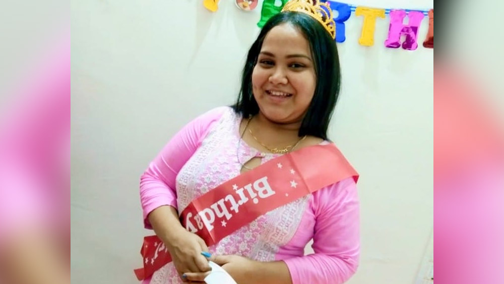 সরস্বতীর ফেসবুক প্রোফাইলে বিভিন্ন ছবি রয়েছে। কোনও ছবির ক্যাপশনে হৃদয়ভাঙার কথা লিখছেন। কোনও ছবির ক্যাপশনে আসছে মায়ের স্নেহের কথা।