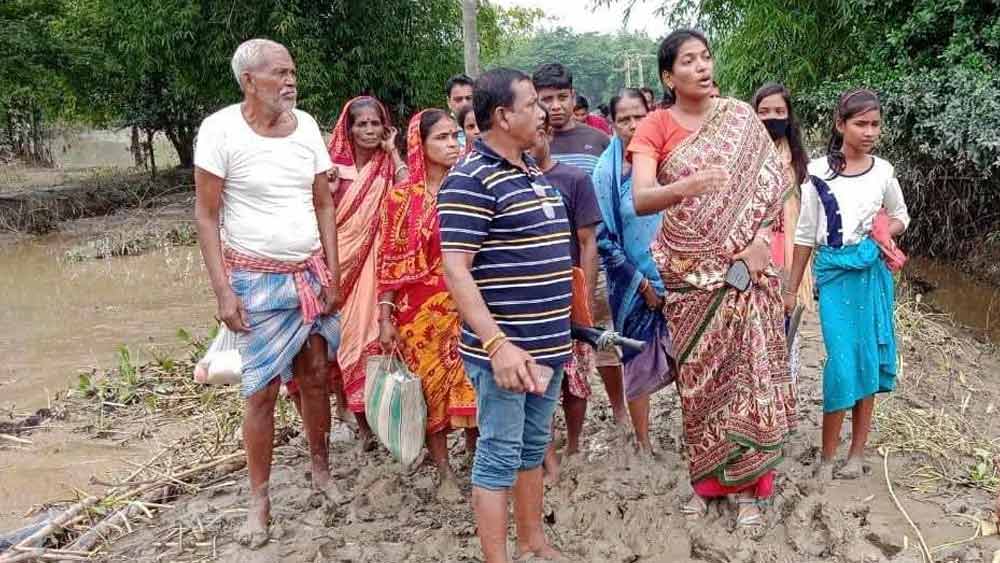 হাইলাকান্দির জেলাশাসক হিসেবে দায়িত্ব নেওয়ার পর এলাকার সামগ্রিক উন্নয়নে কীর্তির ভূমিকার কথা জানত প্রশাসনিক মহল। বস্তুত, তিনি ছিলেন অসমের বরাকের ওই জেলার প্রথম মহিলা আইএএস অফিসার।