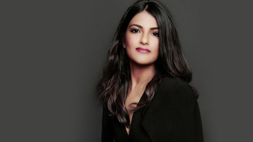 তিন বছর আগেও একবার তাঁকে নিয়ে হইচই পড়েছিল খুব। তখন বাঙালি মেয়ে অঙ্কিতি বসু সবে আকাশ ছুঁয়েছেন। দেশের প্রথম মহিলা যিনি ১০০ কোটি ডলারের একটি ই –কমার্স সংস্থার মালিক। এশিয়ার কনিষ্ঠতম চিফ এক্সিকিউটিভ অফিসার। কুটো থেকে নিজের হাতে গড়া সংস্থাকে কোটিতে পৌঁছে দিয়েছেন যিনি। সেই অঙ্কিতি তিন বছর পর আবার খবরে। 