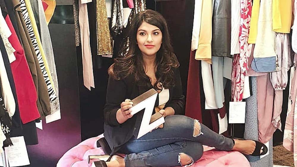 তার পরও অঙ্কিতির বিরুদ্ধে হিসেবে গরমিল করার অভিযোগ এনেছে তাঁর সংস্থা। এপ্রিলের প্রথম সপ্তাহেই এই অভিযোগে সাসপেন্ড করা হয়েছে অঙ্কিতিকে। তাঁর বিরুদ্ধে অবাধ্যতা, ঊর্ধবতনদের অনুমোদন ছাড়া সিদ্ধান্ত নেওয়ার মতো আরও অনেক অভিযোগ এনে শুরু হয়েছে তদন্তও। আর যাঁরা অঙ্কিতির বিরুদ্ধে এই সমস্ত অভিযোগকে মান্যতা দিয়েছেন, তাঁরা প্রত্যেকেই অঙ্কিতির কাছের মানুষ ছিলেন এক সময়ে। 