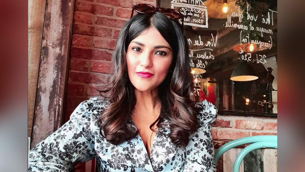 ধ্রুবর সঙ্গে অঙ্কিতির আলাপ সেই ২০১৫ সালে। এক পড়শির সঙ্গে অঙ্কিতির বাড়িতে এসেছিলেন ধ্রুব। দু’জনের কেউই কাউকে চিনতেন না। অঙ্কিতি তখন বেঙ্গালুরুর সিক্যুইয়া ক্যাপিটালের বড় পদে। তবে মাথায় ঘুরছে জিলিঙ্গোর ভাবনা। নতুন ব্যবসা শুরু করার জন্য খুঁজছেন এক জন প্রযুক্তিবিদকে। ধ্রুব ছিলেন একটি গেমিং সংস্থার প্রযুক্তিবিদ। অঙ্কিতি এক সাক্ষাৎকারে জানিয়েছিলেন ধ্রুব তাঁর বাড়ির সোফায় বসে বসে বিয়ার হাতে নিয়ে নিজের প্রযুক্তির জ্ঞানের কথা বলছিলেন, শুনে অঙ্কিতি তাঁকে তাঁর সঙ্গে কাজ করার প্রস্তাব দেন। 