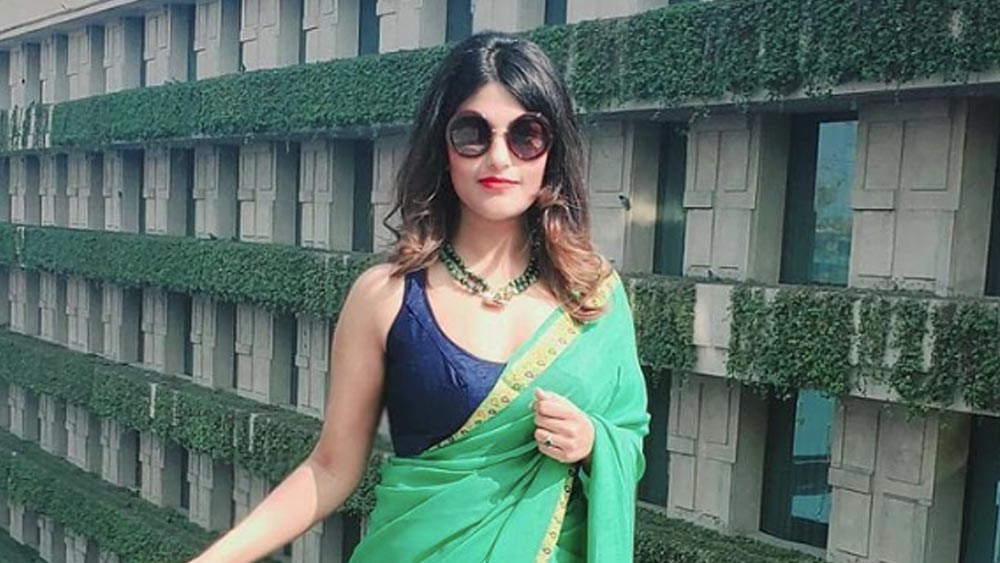 বাঙালি মেয়ে। তবে পড়াশোনা মুম্বইয়ে। সেন্ট জেভিয়ার্সের অঙ্ক আর অর্থনীতির মেধাবী ছাত্রী তিনি। উচ্চাকাঙ্ক্ষী। যদিও পরিশ্রমে কখনও কসুর রাখেননি অঙ্কিতি। আর কখনও লাগাম টানেননি তাঁর ভাবনায়। তা  নাহলে ছুটিতে ব্যাঙ্ককে বেড়াতে গিয়ে স্রেফ ফ্যাশন সামগ্রীর খোলা বাজার দেখে কেউ ব্যবসার পরিকল্পনা ফেঁদে বসে! অথচ সেই ভাবনা থেকেই জিলিঙ্গোর সুতো বোনা শুরু। 