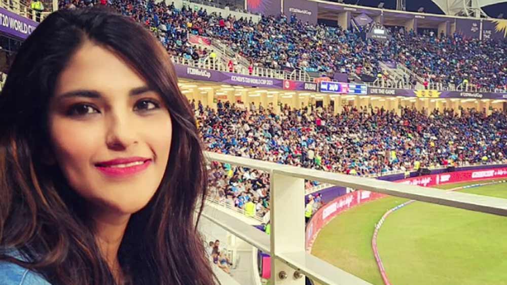 তার পর সাত বছরে ‘সতেরো রকম’ সম্মান পেয়ছেন অঙ্কিতি। কখনও তিনি ফোর্বস তালিকায়, কখনও কমবয়সি বিলিওনেয়ারের তালিকায়, তাঁকে শিরোনামে রেখে, প্রচ্ছদ সাজিয়েছে বহু পত্রিকাও।