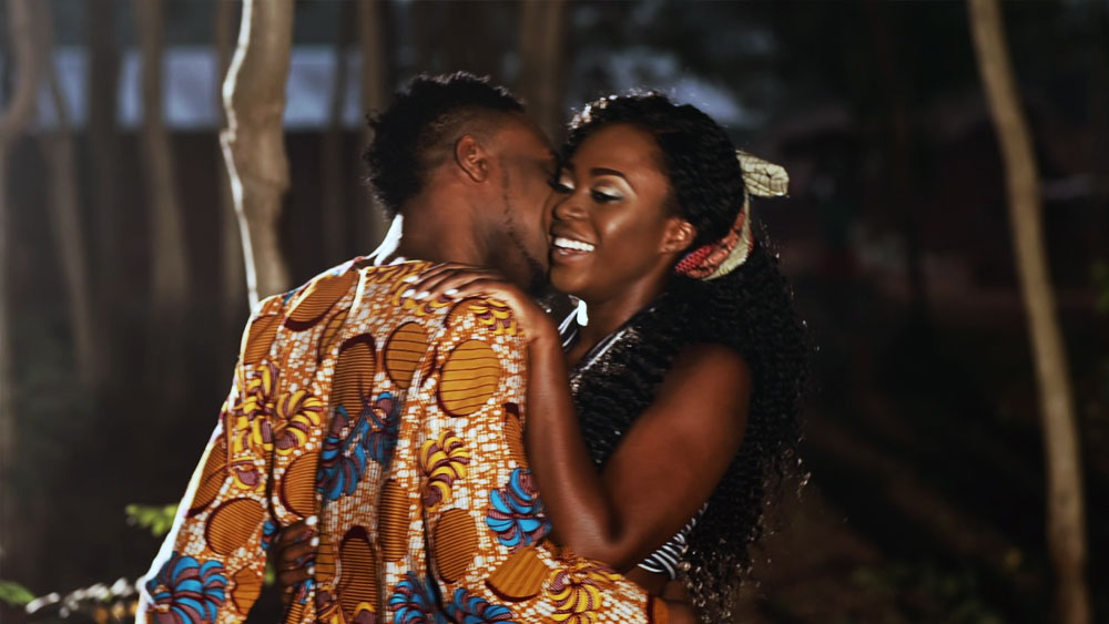 যদি কোনও পুরুষ অন্য পুরুষের স্ত্রীকে চুরি করতে সক্ষম হন, তা হলে তারা একসঙ্গে থাকার অনুমতি পান। বৌহারা পুরুষটির কপালে আসে অন্য এক মহিলা।