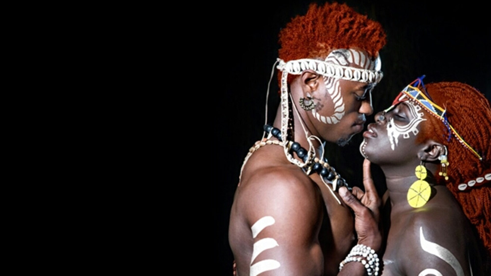 মুরিয়া উপজাতির যুবকদের ‘ঘোটুল’ নামক ছাত্রাবাসে পাঠানো হয়। তবে এই ছাত্রাবাসে সাধারণ পড়াশুনা হয় না। এখানে শেখানো হয় সঙ্গমের পাঠ।