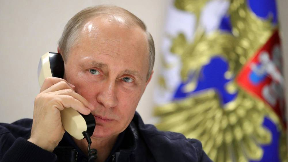 এর আগে এ-ও জল্পনা ছড়িয়েছিল যে, পুতিন পারকিনন্স রোগে ভুগছেন।