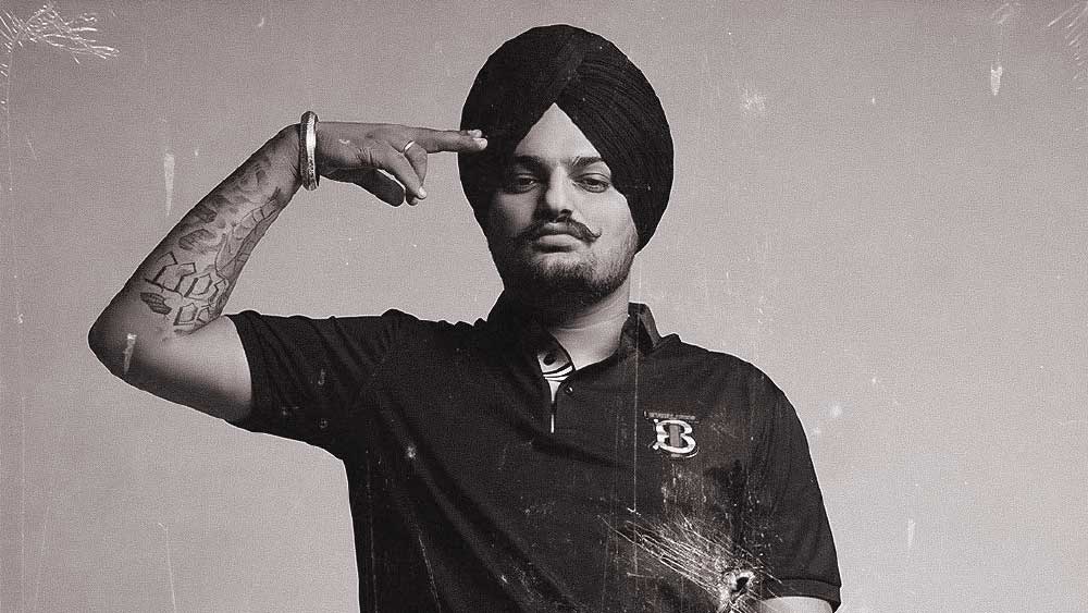 পঞ্জাবি গায়ক তথা কংগ্রেস নেতা সিধু মুসেওয়ালা খুন হয়েছেন গত রবিবার সন্ধ্যায়। পঞ্জাবের মানসার জাওয়াহারকে গ্রামের রাস্তাতেই তাঁকে গুলিতে ঝাঁঝরা করে দেওয়া হয়। এই ঘটনায় গ্যাংস্টার বিষ্ণোই লরেন্স-ঘনিষ্ঠ গোল্ডি ব্রারের নাম উঠে এসেছে। 