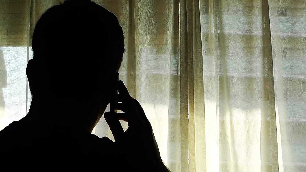 কয়েক দিন আগেই দিল্লি পুলিশ শাহরুখ নামে এক দুষ্কৃতীকে গ্রেফতার করে। পুলিশ জানিয়েছে, শাহরুখের ফোন থেকে যে মেসেজ উদ্ধার হয়েছে তা থেকে স্পষ্ট যে, গোল্ডির সঙ্গে নিয়মিত যোগাযোগ রাখতেন শাহরুখ। এবং গোল্ডির নির্দেশ পালন করতেন। 