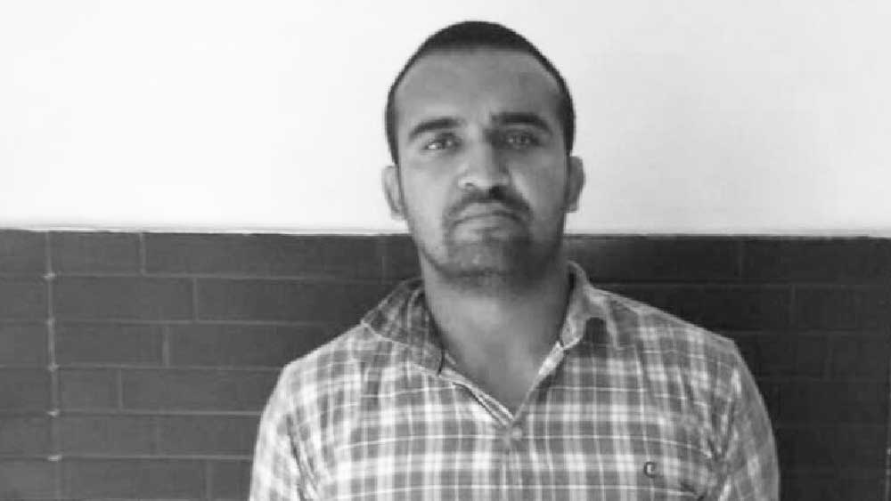 গত বছরের অক্টোবরে দিল্লি পুলিশের স্পেশাল সেল চার জন শ্যুটারকে গ্রেফতার করেছিল। জিতেন্দ্র গোগী গোষ্ঠীর শ্যুটার ছিল তারা। লরেন্স বিষ্ণোইয়ের ঘনিষ্ঠ ছিলেন গোগী। তাঁর খুনের বদলা নিতেই দিল্লিতে হাজির হয়েছিল ওই চার জন। গোল্ডির নির্দেশেই খুনের বদলা নিতে হাজির হয়েছিল ওই শ্যুটাররা।