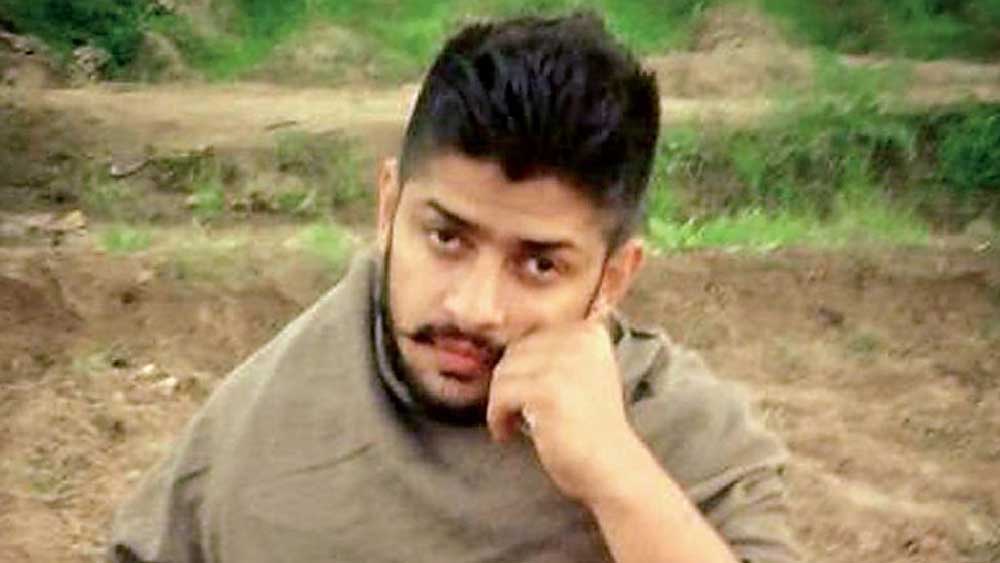 খুন, অপহরণ-সহ একাধিক অপরাধের ‘কিংপিন’ লরেন্স বিষ্ণোই। ১৯৯৩ সালে পঞ্জাবের ফিরোজপুরে জন্ম। ২০০৯ সালে পঞ্জাব বিশ্ববিদ্যালয় থেকে আইন নিয়ে পড়াশোনার জন্য ভর্তি হয়েছিলেন লরেন্স। 