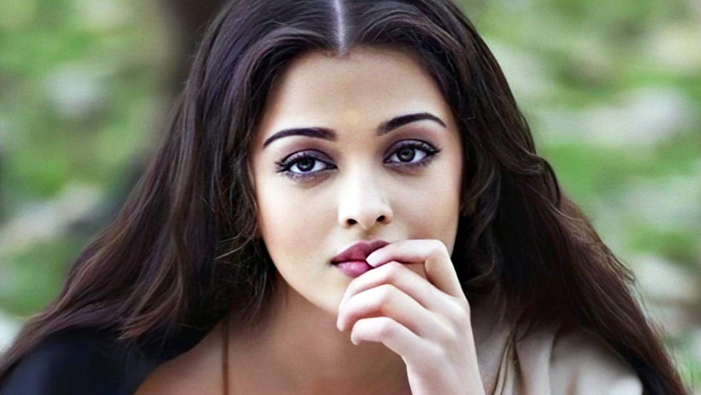 শুধু ঐশ্বর্যাই নন, বর্তমানে বলিউডের নাম করা এমন বহু অভিনেত্রী অভিনয় জগতে তাঁদের যাত্রা শুরু করেছিলেন দক্ষিণী সিনেমায় অভিনয় করে।