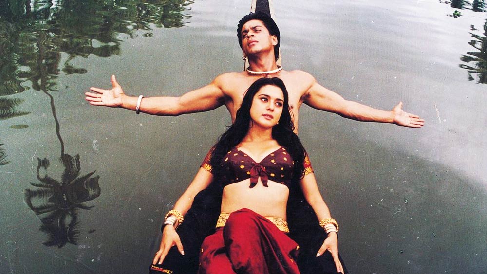 প্রীতি জিন্টাকে প্রথম বড় পর্দায় অভিনয় করতে দেখা যায় ১৯৯৮ সালে হিন্দি ছবি ‘দিল সে’ তে। কিন্তু তিনি ছিলেন পার্শ্ব চরিত্রে। ওই বছর ‘প্রেমন্তে ইদেরা’ নামের একটি তেলুগু ছবিতে ভেঙ্কটেশের বিপরীতে মুখ্য চরিত্রে অভিনয় করার সুযোগ পান।