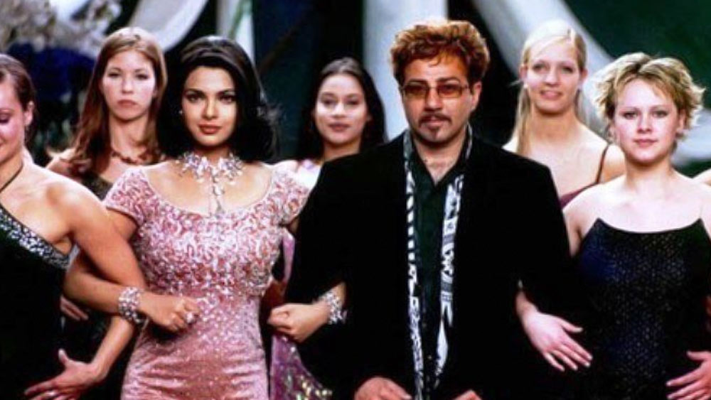 ‘দ্য হিরো: লাভ স্টোরি অব এ স্পাই’ হিন্দি ছবিতে অভিনয় করলেও ‘অন্দাজ’ সিনেমাটি হিট হওয়ার পর তিনি বলিউডে নিজের জায়গা তৈরি করতে শুরু করেন। এখন অবশ্য হলিউডেও দেখা যাচ্ছে প্রিয়াঙ্কা চোপড়া জোনাসকে।