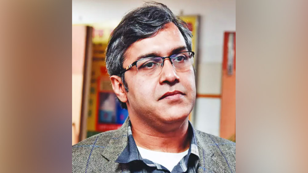 কে এই সঞ্জীব খিরওয়ার? ১৯৭২ সালে দিল্লিতে জন্ম সঞ্জীবের। ৫০ বছরের এই আইএএস অফিসার দিল্লির রাজস্ব দফতরের মুখ্যসচিব এবং ডিভিশনাল অফিসার হিসেবে কাজ করেছেন।