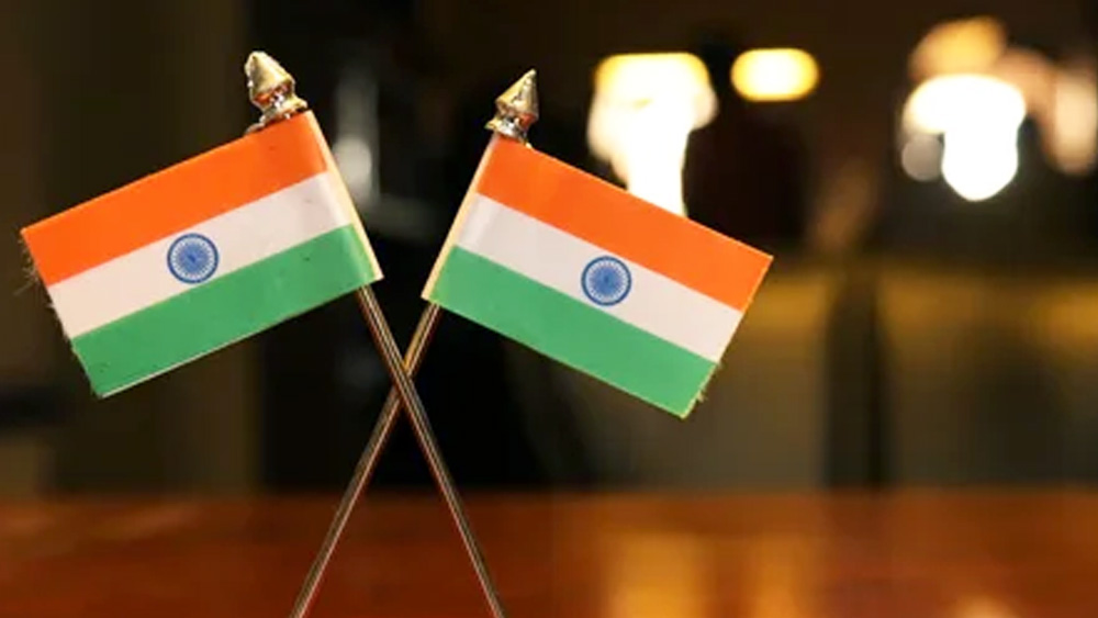 সঞ্জীব খিরওয়ার একাধারে দিল্লির রাজস্ব দফতরের মুখ্যসচিবের দায়িত্বে ছিলেন, আবার দিল্লির পরিবেশ দফতরের সেক্রেটারির দায়িত্বও সামলাতেন।