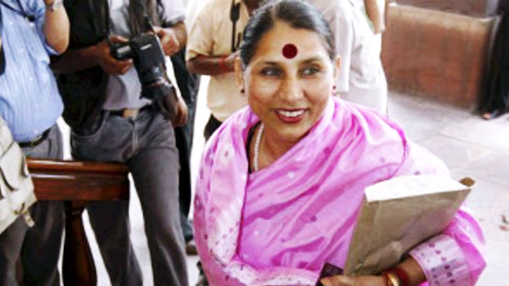 ২০০৯ থেকে ২০১৪ সাল পর্যন্ত তৎকালীন কেন্দ্রীয় নারী ও শিশুকল্যাণ মন্ত্রী কৃষ্ণা তিরাথের ব্যক্তিগত সচিব হিসেবে কাজ করেন সঞ্জীব।