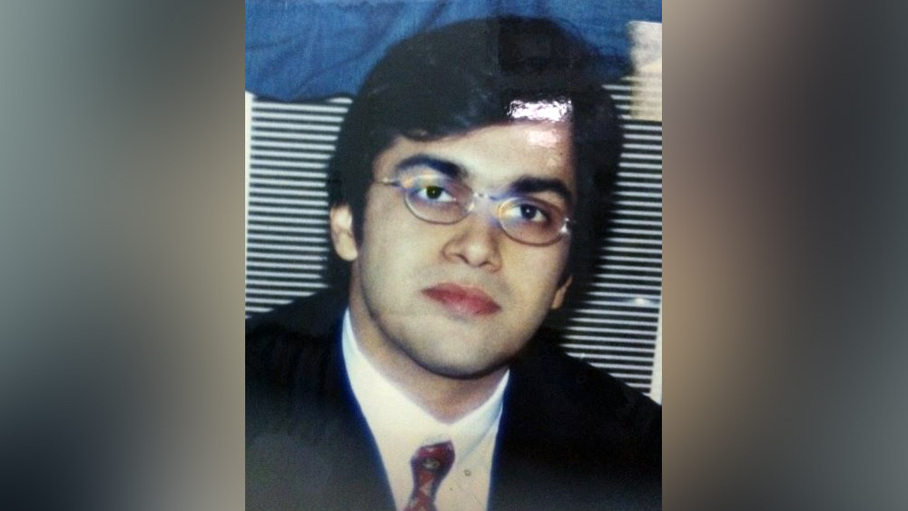 বিতর্কে জড়ালেও এই আইএএস অফিসার অভিজ্ঞ এবং কর্মঠ হিসেবেই আমলা মহলে পরিচিত।