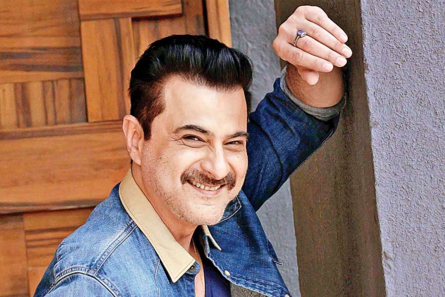 হিন্দি ধারাবাহিক, সিনেমা এবং ওয়েব সিরিজ়ের পরিচিত মুখ সঞ্জয় কপূর। অভিনয়ের পাশাপাশি প্রযোজনার কাজের সঙ্গেও যুক্ত তিনি।