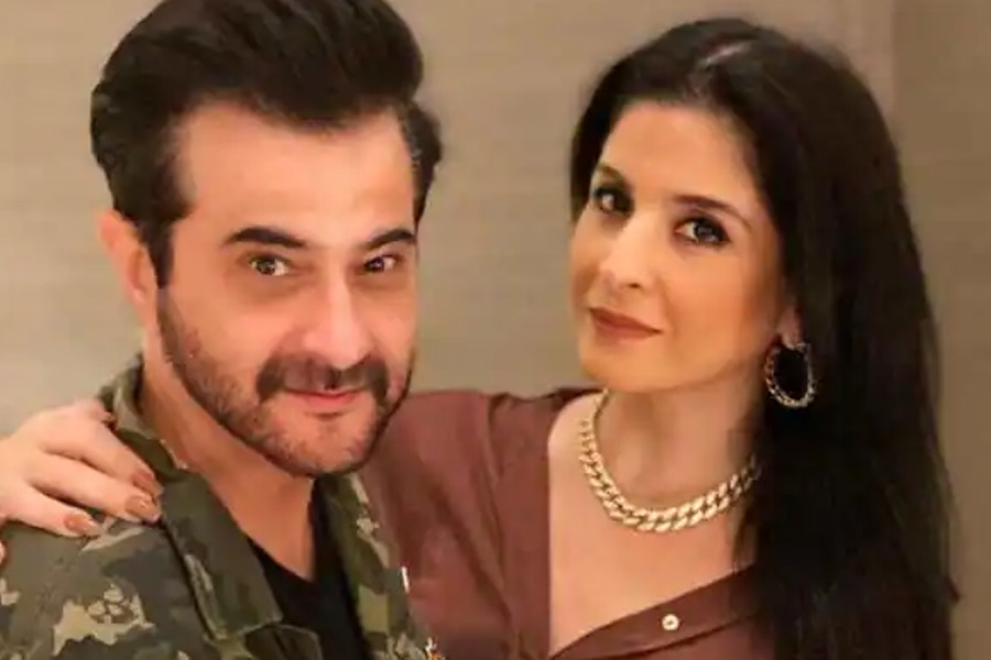 ১৯৯৭ সালে মাহীপ সান্ধুকে বিয়ে করেন সঞ্জয়। বিবাহবন্ধনে আবদ্ধ হওয়ার আগে মাহীপকে একটি মিউজিক ভিডিয়োতে অভিনয় করতে দেখা গিয়েছিল।