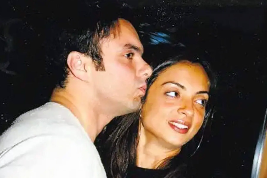 চলতি বছরের মে মাসে সীমা সাজদের সঙ্গে ২৪ বছরের বৈবাহিক সম্পর্কে ইতি টানলেন সোহেল। 