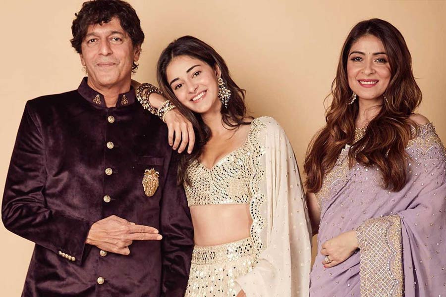 কিন্তু চাঙ্কির স্ত্রী ভাবনা পাণ্ডের সঙ্গে অভিনয়ের দূরদূরান্তে কোনও সম্পর্ক নেই। বিয়ের পর চাঙ্কির সঙ্গে মুম্বইয়ে একটি রেস্তরাঁ খোলেন ভাবনা।