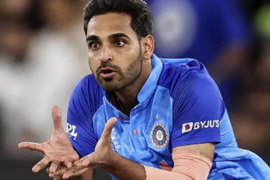 ভুবনেশ্বর কুমার: সুইংয়ের সাহায্যে বাংলাদেশের টপ অর্ডারকে কাঁপিয়ে দিতে পারেন। অ্যাডিলেডের মাঠেও তাঁর বোলিং ক্ষুরধার হতে পারে। তাঁকে সামলানো সহজ হবে না শাকিবদের।