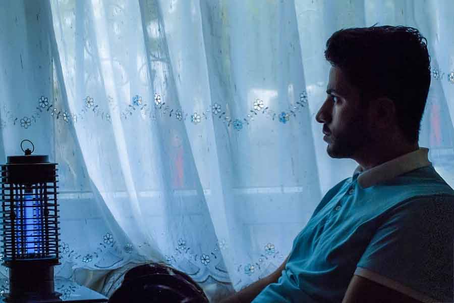 পরীক্ষায় নকলে মহকুমাশাসকের কড়া নির্দেশের কারণে মনোজের জীবনে ব্যাপক প্রভাব ফেলেছিল। তাঁর কথায়, “টুকলি করতে না পেরে ভেবেছিলাম, এমন কোন ক্ষমতাবান ব্যক্তি যাঁর নির্দেশে টুকলি বন্ধ করে দেওয়া হল? সেই সময় থেকেই সিদ্ধান্ত নিই, কোনও কিছু যদি করতেই হয়, তা হলে জেলাশাসকের মতো ক্ষমতাবান ব্যক্তিই হব।”