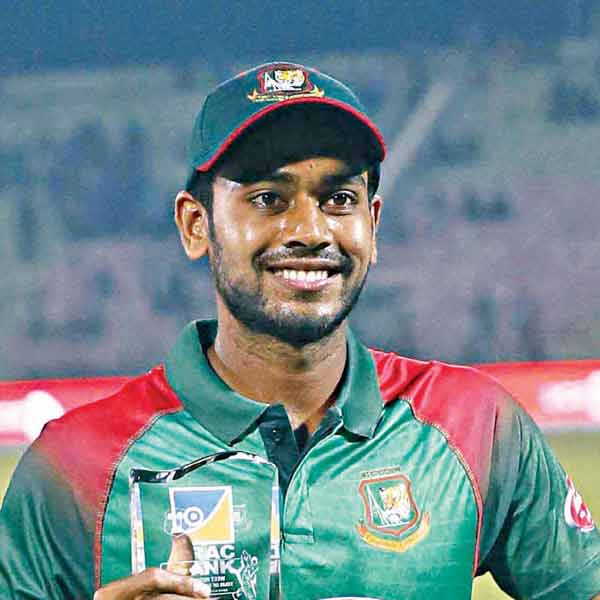 আট নম্বর জায়গা নিয়ে কিছু চিন্তা রয়েছে বাংলাদেশের। তরুণ অলরাউন্ডার ইয়াসির আলি একদমই ছন্দে নেই। জ়িম্বাবোয়ের বিরুদ্ধেও রান পাননি। তাঁর জায়গায় ভারতের বিরুদ্ধে খেলতে পারেন অভিজ্ঞ মেহেদি হাসান মিরাজ।