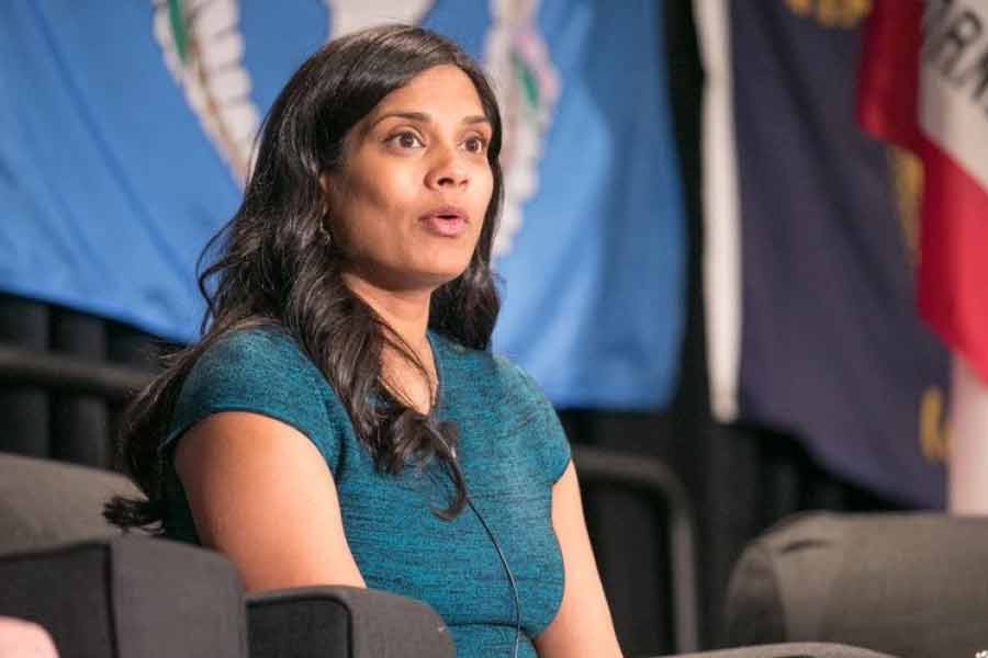 প্ল্যাকার্ড হাতে বিজয়ার ছবি প্রকাশ্যে আসতেই তাঁর বিরুদ্ধে সরব হয়েছিলেন হিন্দু ডানপন্থী এবং উচ্চবর্ণের সদস্যরা। ব্রাহ্মণদের অপমান করার অভিযোগও আনা হয় বিজয়ার বিরুদ্ধে। টুইটারে ক্ষমা চেয়ে নেন তিনি।