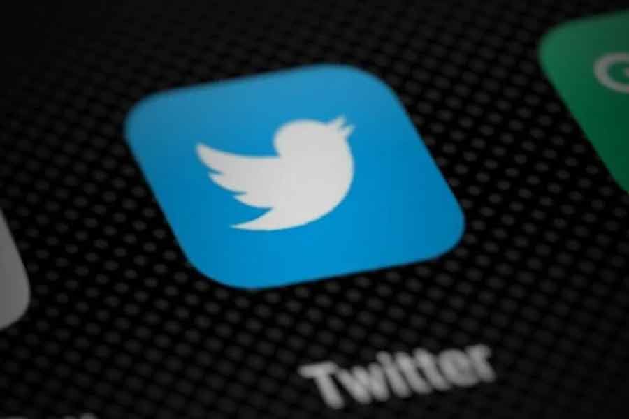 আমেরিকায় থাকলেও বিজয়া যে মনেপ্রাণে ভারতীয়, তা তাঁর টুইটার অ্যাকাউন্ট দেখলেই স্পষ্ট বোঝা যায়। ভারতের যে কোনও উৎসবে টুইট করে শুভেচ্ছাবার্তা দিতে দেখা যায় তাঁকে।