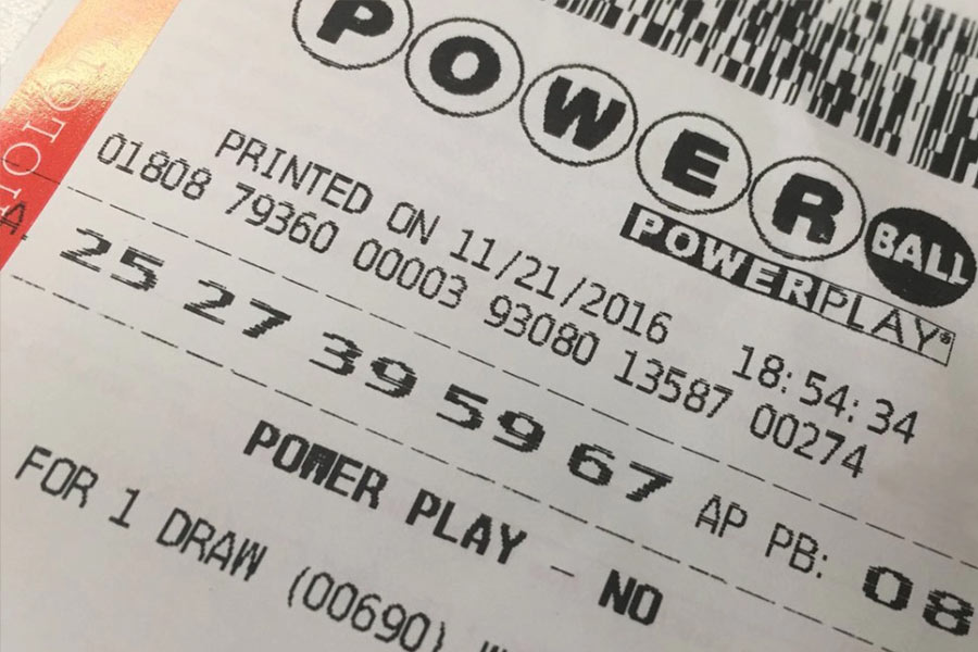 পিটার জানিয়েছেন, তাঁর দলের কুড়ি জন একসঙ্গে এক-একটি লটারির টিকিট কিনেছিলেন। সে ফাটকা যে কাজে লেগে যাবে, বিশ্বাসই করতে পারছেন না। পিটারের কথায়, ‘‘সকলে মিলে আচমকাই ১০০ ডলার করে টিকিট কিনেছিলাম। আমাদের বিশ্বাসই হচ্ছে না যে জিতে গিয়েছি!’’ 