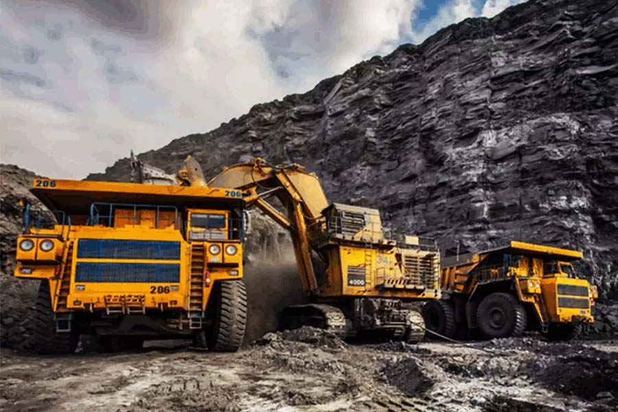 কাইলির কথায়, ‘‘জানেন তো, সকলে বলাবলি করছে যে, জ্যাকপট জেতার পর খনির কাজ ছেড়ে দেব আমরা। তবে সেটা সত্যি নয়। লটারি জেতার খবর পেয়েও আমি কাজে এসেছি। এখনও আগের মতোই ট্রাকে মাল তুলছি।’’