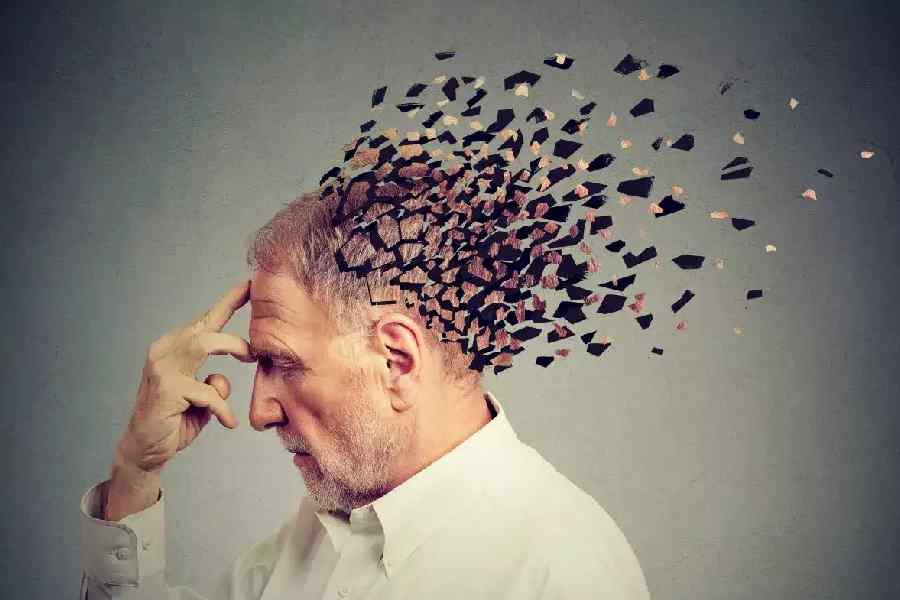 ষাটোর্ধ্ব ব্যক্তিদের ক্ষেত্রে গন্ধের অনুভূতি কমে আসা অ্যালঝাইমার্স রোগের লক্ষণ। 