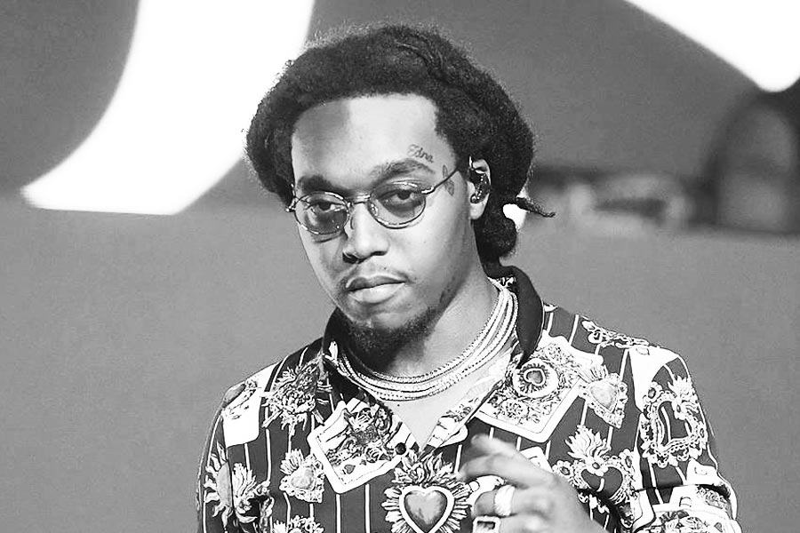 মাথা এবং ঘাড়ের মাঝামাঝি গুলি লাগে টেক অফের।