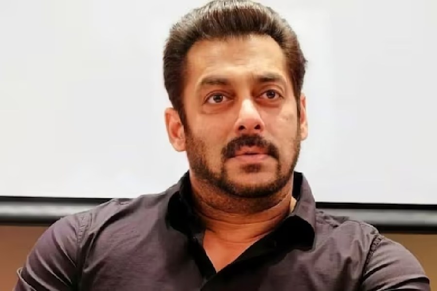 ‘ট্রিগমিনাল নিউরালজিয়া’ রোগের সঙ্গে দীর্ঘ দিন লড়াই করছেন সলমন।