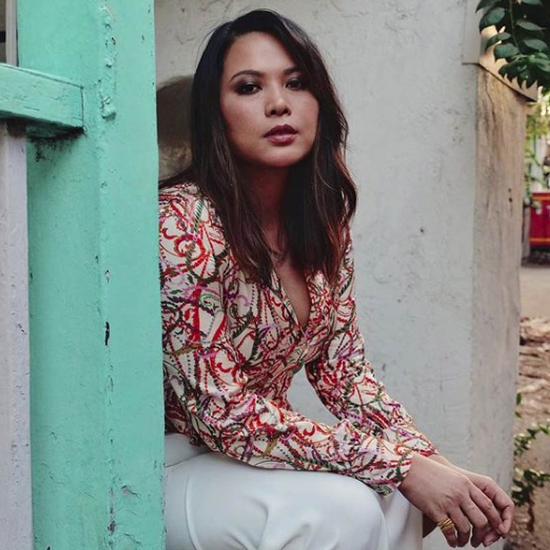 মুম্বইয়ের বিখ্যাত ‘পৃথ্বী থিয়েটার’ হলেও নাটক করেছেন লিন। তিন বছর টানা নাটকের সঙ্গে যুক্ত থাকার পর বড় পর্দায় অভিনয়ে নামেন তিনি।