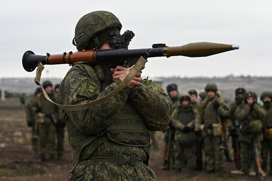 অ্যাথোস দাবি করেছেন যে, ইতিমধ্যেই তাঁর বেশ কয়েকটি ভবিষ্যদ্বাণী সত্যি বলে প্রমাণিত হয়েছে। কোভিড ১৯ থেকে শুরু করে ইউক্রেনের উপর রাশিয়ার আগ্রাসন! এমনকি, নস্ট্রাদামুসের মতো তিনিও রানির মৃত্যুর কথা আগে থেকেই জানতেন।