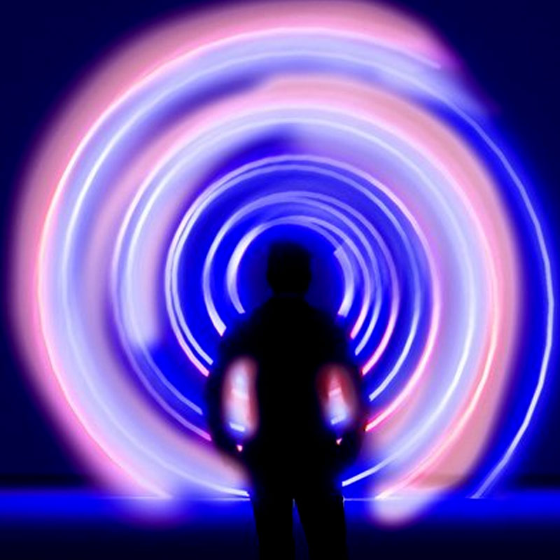 তবে কী করে ভবিষ্যৎ দেখতে পান ‘লিভিং নস্ট্রাদামুস’? সংবাদমাধ্যমকে জানিয়েছেন অ্যাথোস নিজেই। তিনি বলেন, ‘‘সব কিছুর সঙ্গে শক্তির সম্পর্ক আছে। ভবিষ্যতের শক্তির তরঙ্গ মানুষের কাছে আসতে চায়। কিন্তু সবার সেই শক্তির তরঙ্গ ধরার মতো ‘অ্যান্টেনা’ নেই। আমার মতো যাদের কাছে এই ‘অ্যান্টেনা’ আছে, তাঁরা এই শক্তির সঙ্গে যোগসাধন করতে পারে।’’