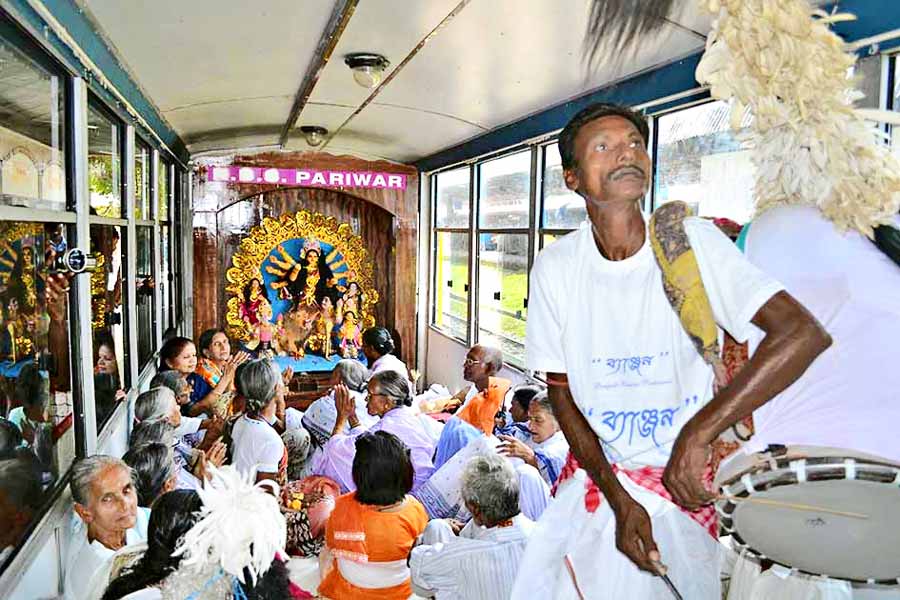 সে যুগে মাস্টারমশাইদের মাইনে ছিল কম, পুজোর ছুটি ছিল বেশি।