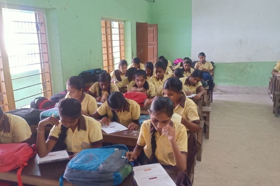 পরীক্ষায় প্রাপ্ত নম্বরের ভিত্তিতে প্রতিটি স্কুল থেকে মোট ৩ জন শিক্ষার্থীকে বেছে নেওয়া হবে। যারা সংশ্লিষ্ট স্কুলের তরফে বাকি ১০০টি স্কুলের শিক্ষার্থীদের সঙ্গে পরবর্তী স্তরগুলিতে অংশ নেবে