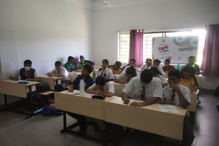 প্রতিযোগিতার এই পর্ব পর্যন্ত অংশগ্রহণকারী স্কুল এবং শিক্ষার্থীদের কাছ থেকে আমরা যে ভাবে সহযোগিতা পেয়েছি, তাতে আমরা আপ্লুত।