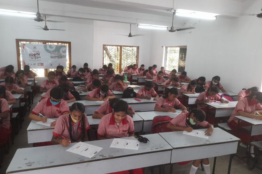 তবে এ বার চূড়ান্ত পর্বের পালা। কোন স্কুলের শিক্ষার্থীদের হাতে উঠতে চলেছে সেরার সেরা শিরোপা? এর উত্তর দেবে সময়।