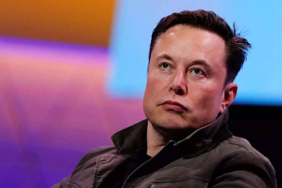 অলওয়ালিদ শুরু থেকেই টুইটার কেনার ব্যাপারে মাস্ককে উৎসাহ যুগিয়ে এসেছেন। এ বছর মে-তে মাস্ককে একজন দুর্দান্ত নেতা হিসেবেও অভিহিত করেছিলেন সৌদি যুবরাজ। 