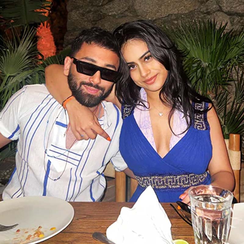 কিন্তু অজয় দেবগন এবং কাজলের মেয়ে নায়সার সঙ্গেও নাম জড়িয়েছে ওরহানের। নায়সার সঙ্গেও নৈশভোজে যেতে দেখা গিয়েছে ওরহানকে।