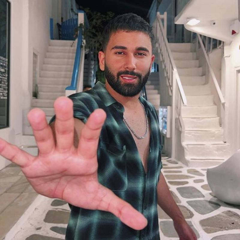 তারকা-সন্তানদের সঙ্গে অন্তরঙ্গ সম্পর্ক রয়েছে ওরহানের। মাঝেমধ্যেই তাঁদের সঙ্গে বিদেশে ঘুরতেও যান তিনি। 